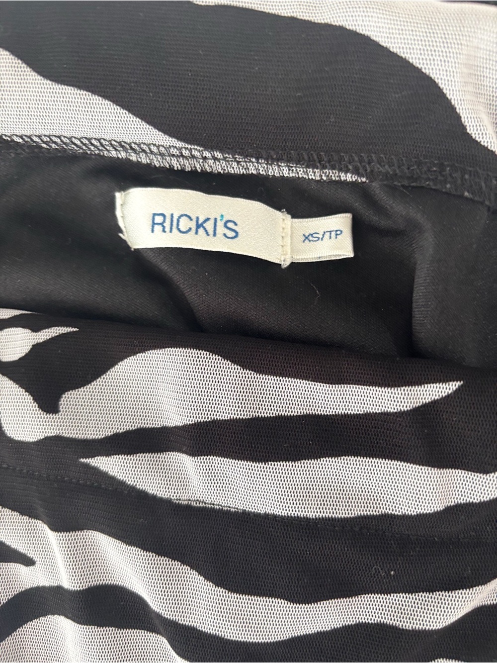 Y2K zebra print bubble hem halter top​ - Picture 2 of 2